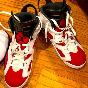 Retro 6 Carmine